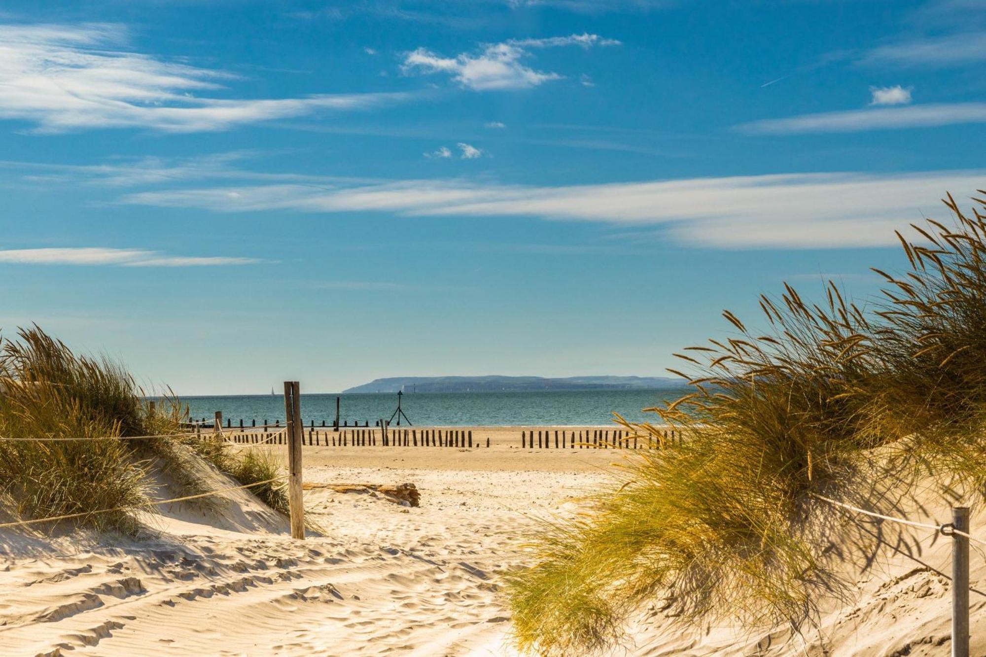 High-End Beachfront Getaway Sea View King Bed East Wittering Exterior foto